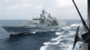 Гръцката фрегата „Хидра” е открила огън по два дрона в Аденския залив