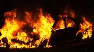 Запалена кола затруднява движението между Стара Загора и Казанлък в района на село Черганово