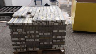 Задържаха над 570 000 къса контрабандни цигари, укрити в режещи машини на "Капитан Андреево" (ВИДЕО)