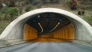 АПИ: Шофьорите да се движат с повишено внимание през двете тръби на тунел "Дупница"