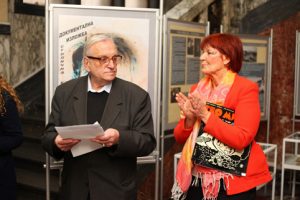  Поетът Георги Константинов и директорката на Столична библиотека Юлия Цинзова откриха изложбата. Снимка: Денислав Стойчев