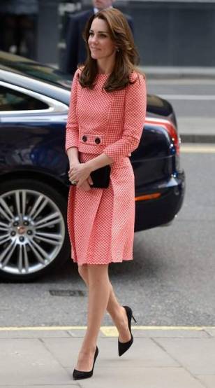 Принцесата на Уелс отдаде почит към кралица Елизабет Втора на