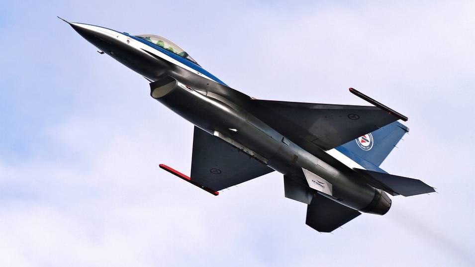 Американски изтребител F-16 се разби по време на тренировъчен полет