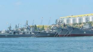 Два големи десантни кораба и един танкер от Северния флот на Русия са навлезли в Средиземно море