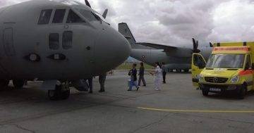 11-годишното момче, транспортирано с военният самолет Спартан за лечение в