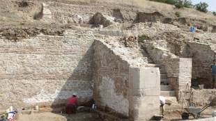 Екип от археолози изследват две исторически находки в античния град