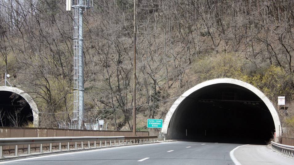 Евакуационните и оповестителни системи на тунел Ечемишка са се задействали,