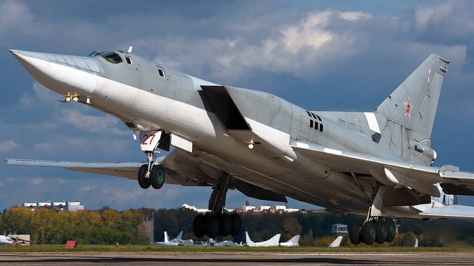 Украинската армия заяви, че е свалила руски стратегически  Ту-22 след