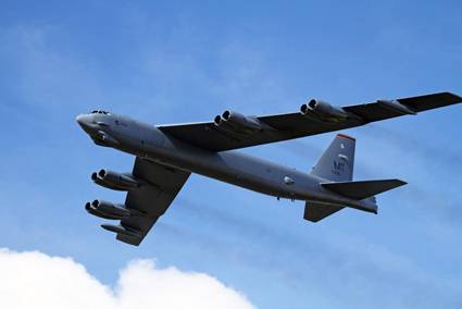 Американски ракетоносен бомбардировач B-52 е направил няколко обиколки на въздушното
