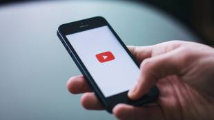YouTube блокира достъпа по цял свят до каналите свързани с
