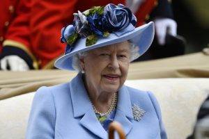 Кралица Елизабет Втора участва в специална церемония. С нея беше