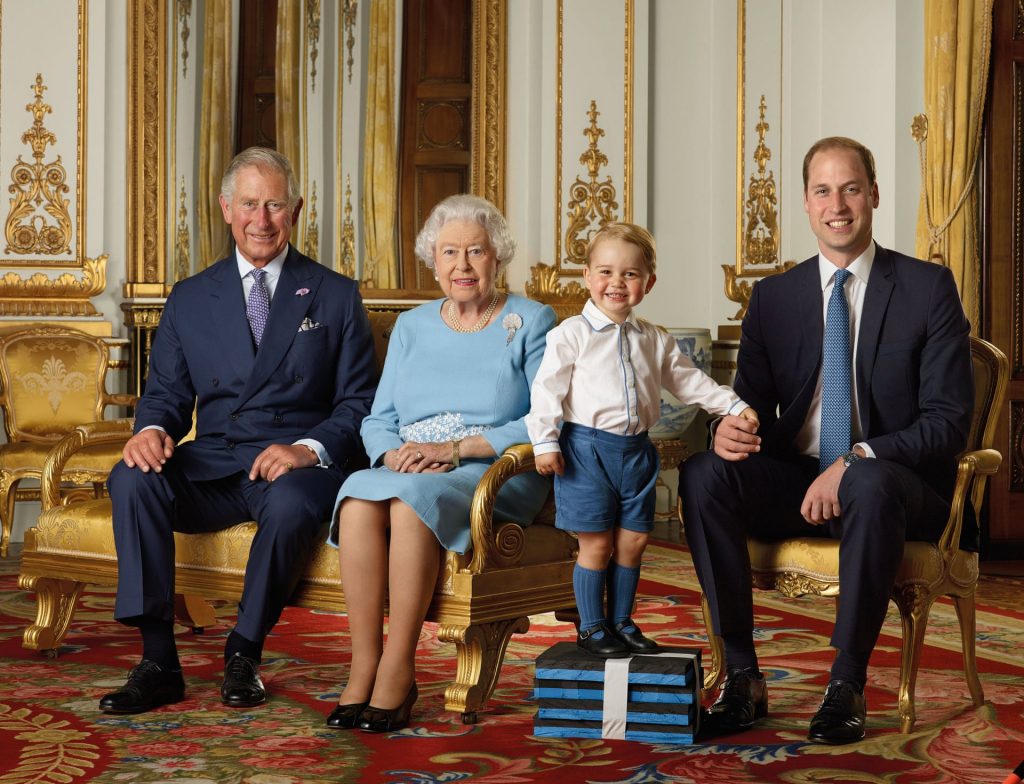 Портрет на кралицата през 2016 с Чарлз, Уилям и Джордж.