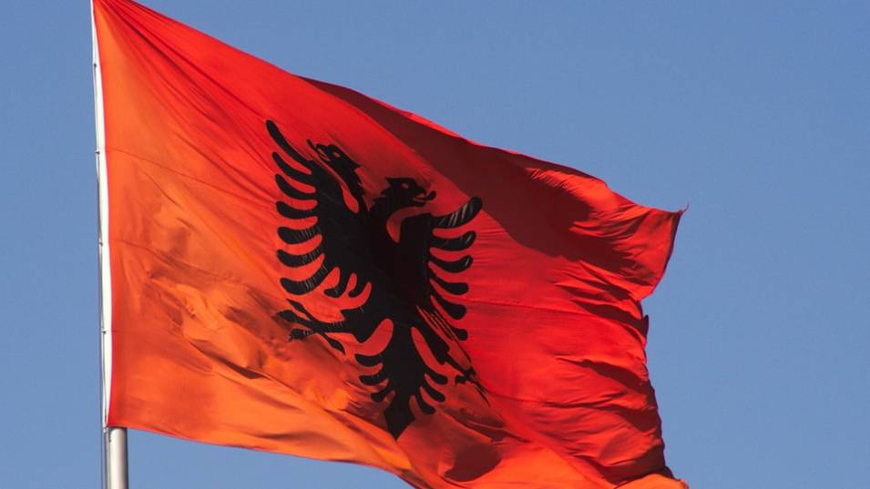 Депутатът от управляващата Социалистическа партия на Албания Ерион Браче съобщи,