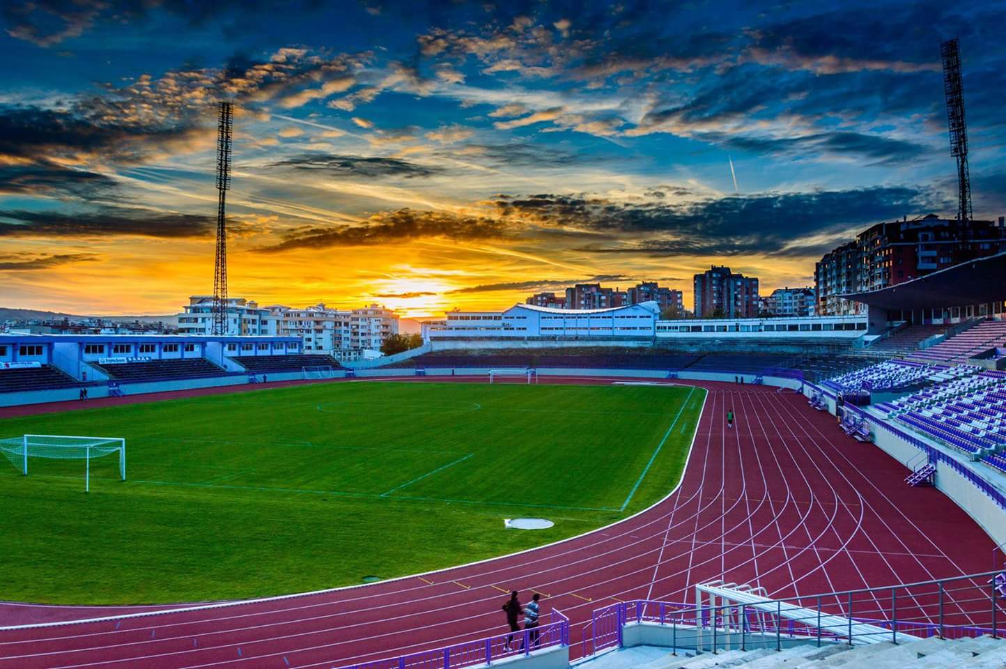 Стадион на берегу. Стадион в Приштине. Стадион Пярну раннастадион. Estoril Praia стадион. Тофик Бахрамов стадион.