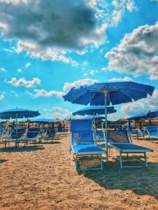  Чадърите и шезлонгите на плажа ще бъдат безплатни през това лято.