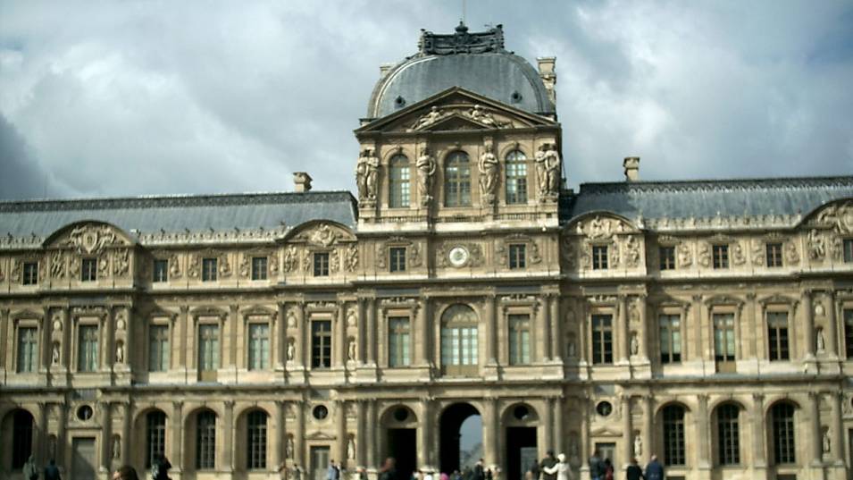 Бившият директор на Лувъра беше обвинен за съучастие в трафик