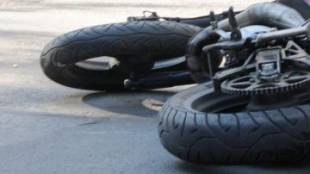 Мотоциклетист е с опасност за живота след катастрофа съобщиха от