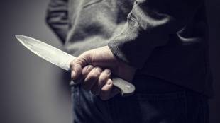 Психично болен мъж нападна двама тийнейджъри с нож след възникнал