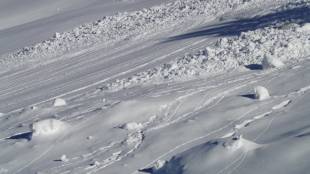 Поради снеговалежа и силния вятър се очаква повишена лавинна опасност