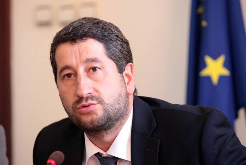 Председателят на Парламентарната група на „Демократична България“ Христо Иванов е