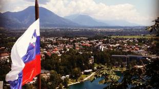 Външният министър на Словения Таня Файон смята че без Русия