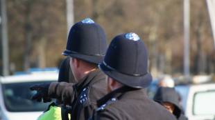 Полицията в Обединеното кралство отправя спешен призив за издирване след