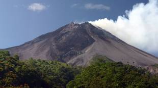 Международен екип от учени откри че изригването на вулкана Санторини