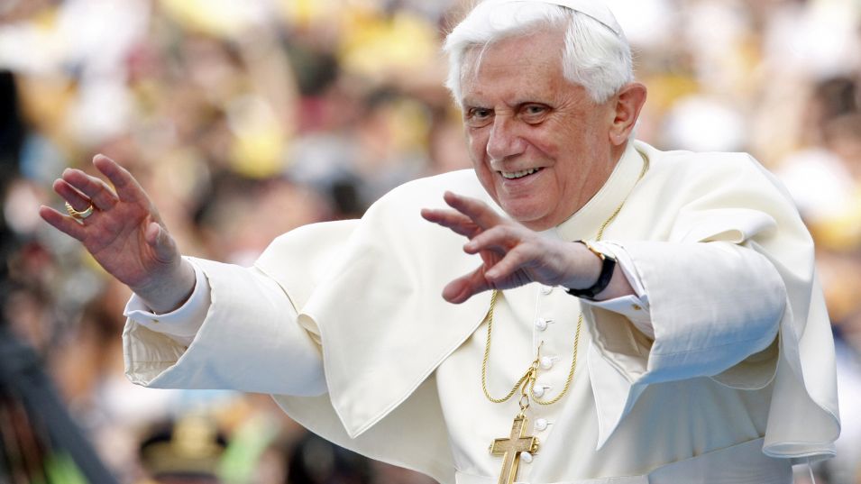 Папа Франциск заяви днес, че бившият папа Бенедикт е много