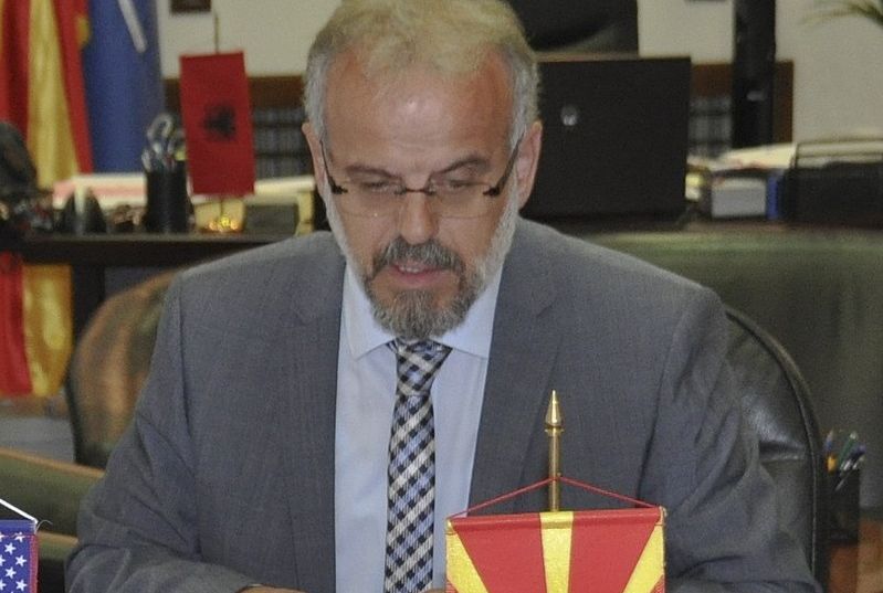 Председателят на северномакедонския парламент Талат Джафери удари по масата при