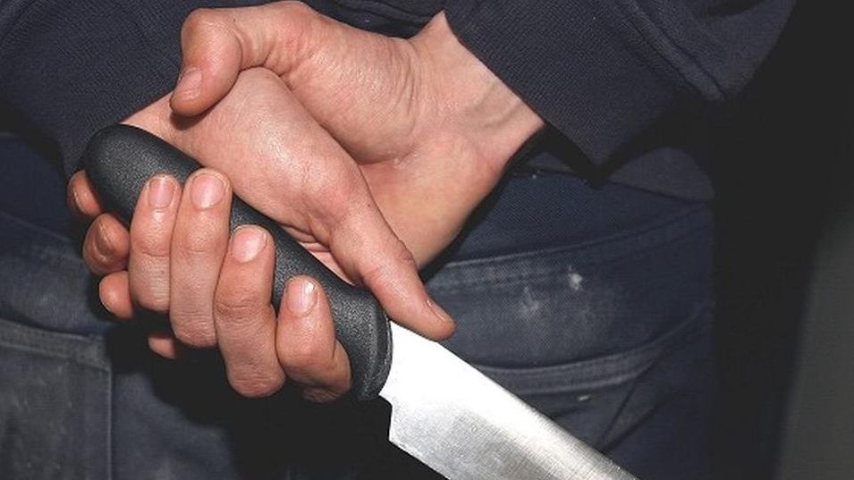 Мъж нападна съпругата си с нож в Добрич. На 12