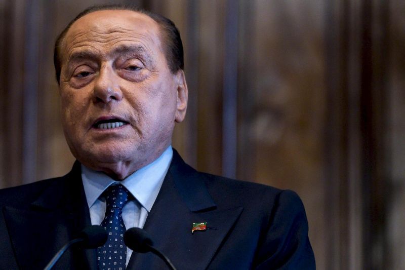 Бившият италиански премиер Силвио Берлускони е бил приет отново в