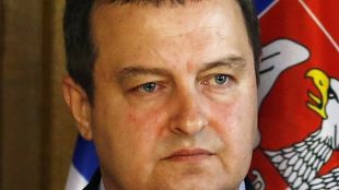 Министърът на вътрешните работи Ивица Дачич оцени като срамно и
