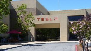 Американският производител на електрически автомобили Tesla собственост на милиардера Илон