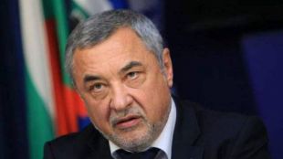 Лидерът на НФСБ Валери Симеонов упражни правото си на глас