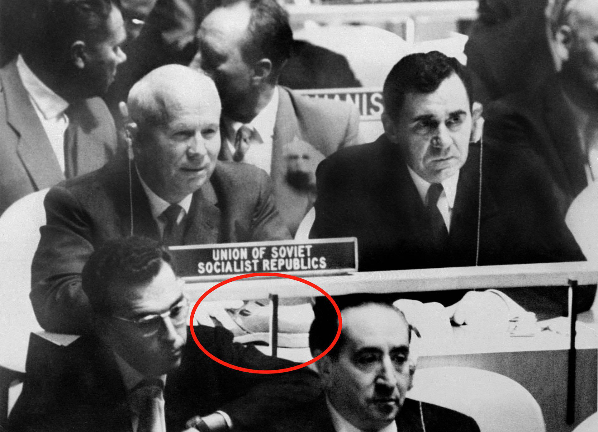 Как Хрушчов събу обувката си в ООН - Труд