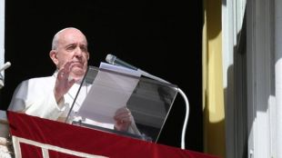 Папа Франциск води молитвата Ангел Господен на площад Свети Петър