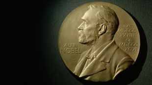 Нобеловата фондация обяви днес че се отказва от поканата си