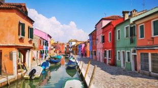 Нивото на водата в каналите на Венеция падна с повече