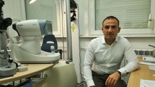 Началникът на очната клиника в Александровка болница доц Александър Оскар