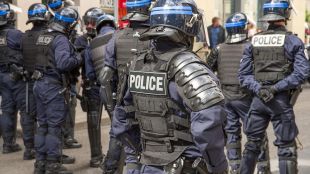 Версията за терористична атака във връзка с нападението срещу полицай