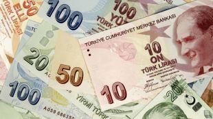 Изпадналата в криза турска лира достигна ново историческо дъно след