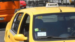 Таксиметров шофьор от клиенти на автогарата в Хасково в