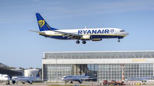 Самолет на Ryanair пътуващ от Полша за Атина се приземи