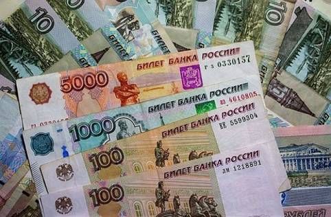 Руската рубла падна до най-ниското си ниво спрямо долара от