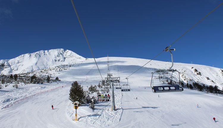 7-годишно дете е ударено от сноубордист в ски зоната в