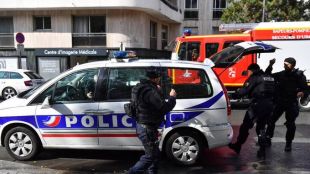 Във Франция са арестувани трима души от обкръжението на терориста