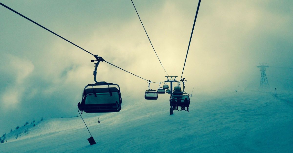 Токов удар блокира туристи на лифт в ски курорта Боровец.