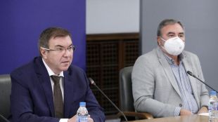 Министърът на здравеопазването в оставка проф Костадин Ангелов и главният