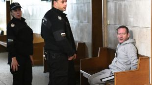 Районният съд в Сливен задържа под стража британският пастор Д Х