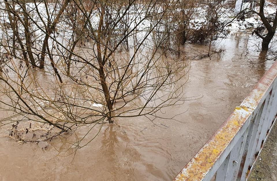 Обявиха бедствено положение в Неделино и Рудозем заради преливащи реки.